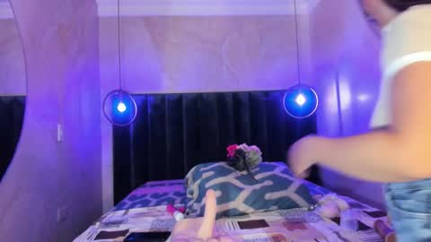 avawhiite online show from March 2026 04:55:02 PM