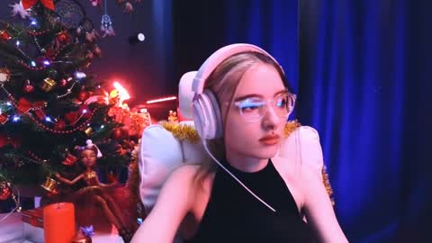 Avriel online show from December 2024 02:52:01 AM