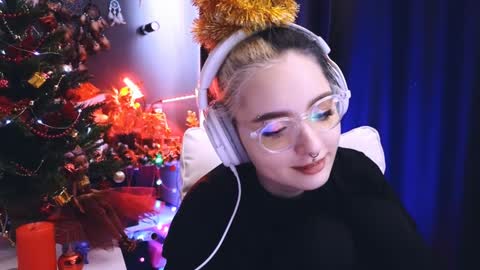 Avriel online show from December 2024 05:56:01 AM