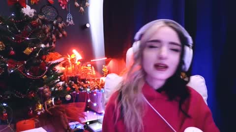 Avriel online show from December 2024 05:49:02 AM