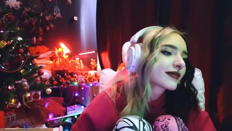 Avriel online show from December 2024 05:37:01 AM