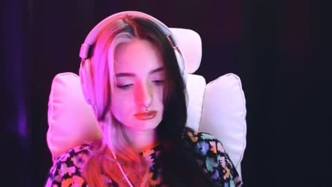 Avriel online show from February 2025 02:22:02 AM