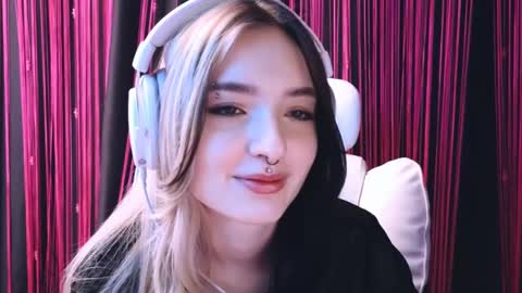 Avriel online show from February 2025 05:42:02 AM