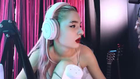 Avriel online show from September 2025 04:36:02 AM