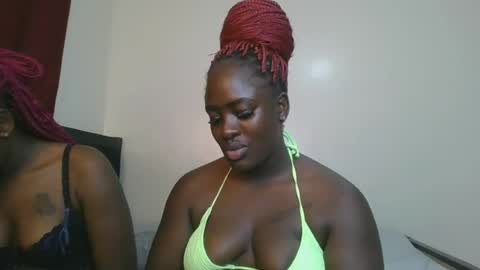 Snapshot of avian_babe1 chatting on June 2026 02:30:01 PM avian_babe1 online show from June 2026 02:30:01 PM