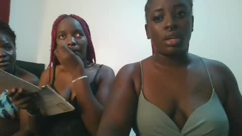 Snapshot of avian_babe1 chatting on June 2026 12:24:01 AM avian_babe1 online show from June 2026 12:24:01 AM