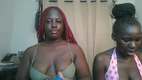 Snapshot of avian_babe1 chatting on June 2026 01:38:02 AM avian_babe1 online show from June 2026 01:38:02 AM