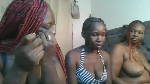 Snapshot of avian_babe1 chatting on June 2026 10:14:02 PM avian_babe1 online show from June 2026 10:14:02 PM