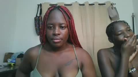 Snapshot of avian_babe1 chatting on June 2026 06:08:02 AM avian_babe1 online show from June 2026 06:08:02 AM