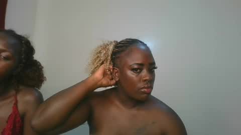 Snapshot of avian_babe1 chatting on July 2026 10:39:01 AM avian_babe1 online show from July 2026 10:39:01 AM