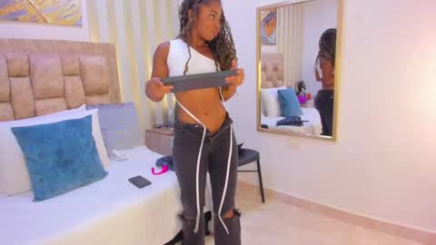 AVIS  online show from November 2025 08:20:01 PM