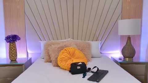 Snapshot of avril_evansgb chatting on October 2025 12:50:02 PM Javier y Lorena online show from October 2025 12:50:02 PM