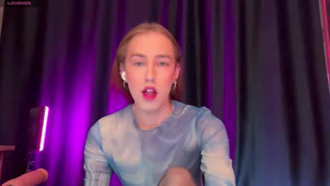 avril_pearly_ online show from December 2025 11:58:02 AM