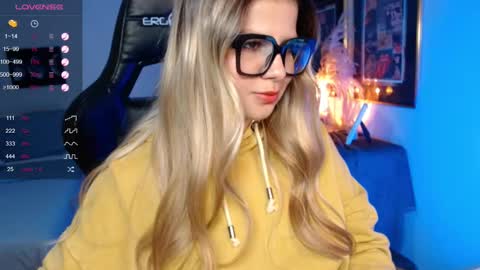 Avrill Morgan online show from March 2025 08:00:01 PM