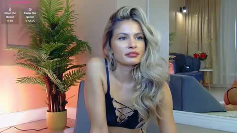 AVRILL CYRUX online show from October 2025 08:28:01 AM