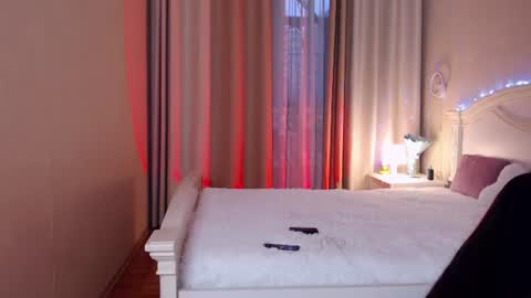 Avrora Inst online show from July 2026 07:49:02 PM