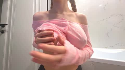 Avrora online show from September 2025 03:14:01 PM