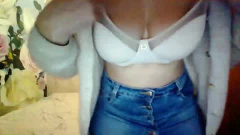 awesomeladyy online show from February 2025 06:20:02 PM