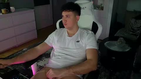 Artur online show from February 2025 06:52:01 PM