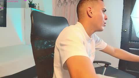 Snapshot of axel__fierro chatting on April 2026 10:51:01 PM axel__fierro online show from April 2026 10:51:01 PM