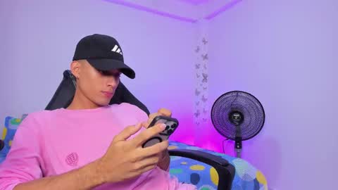 Snapshot of axel_cody_ chatting on November 2025 08:00:01 PM AXEL online show from November 2025 08:00:01 PM