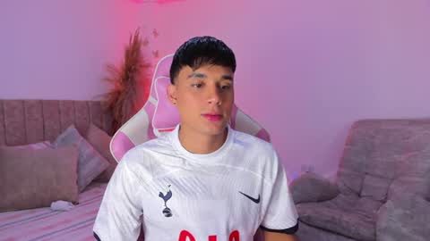 Snapshot of axel_cody_ chatting on June 2026 07:24:01 PM AXEL online show from June 2026 07:24:01 PM