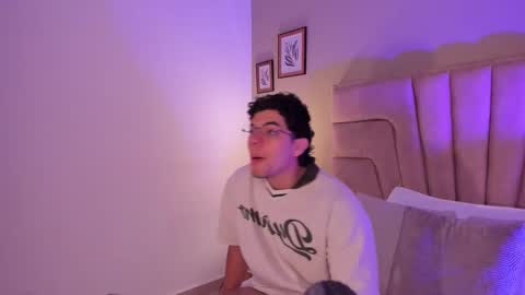 Yooung King  online show from February 2026 11:04:01 AM