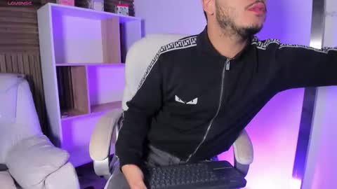 axel_grey_ online show from October 2025 12:15:01 PM