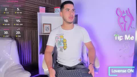 axel_grey_ online show from November 2025 12:15:02 PM