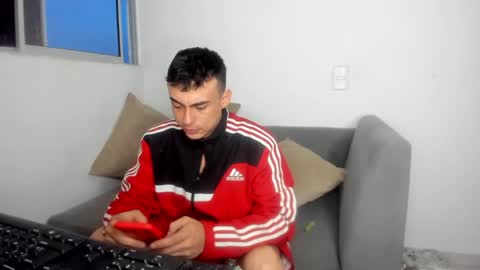 axel_smith10 online show from April 2026 10:46:01 AM