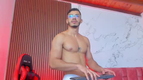 Axel  online show from December 2024 10:02:01 AM