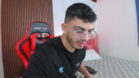 Axel  online show from December 2024 09:22:02 PM