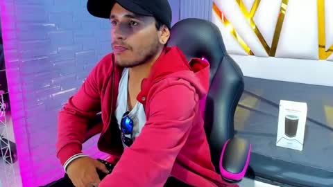 Axell Cross2 online show from February 2025 07:05:02 PM