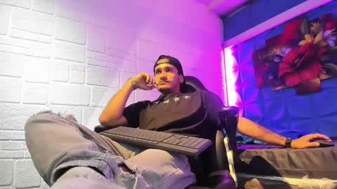 Axell Cross2 online show from October 2025 03:26:01 AM