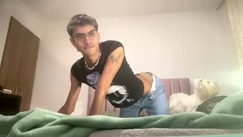 Snapshot of axellatino_ chatting on December 2024 06:27:01 AM Axel online show from December 2024 06:27:01 AM
