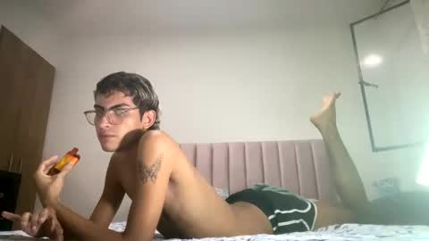 Snapshot of axellatino_ chatting on January 2025 04:44:01 AM Axel online show from January 2025 04:44:01 AM