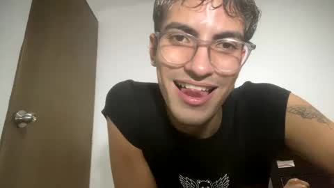 Snapshot of axellatino_ chatting on January 2025 12:35:02 AM Axel online show from January 2025 12:35:02 AM