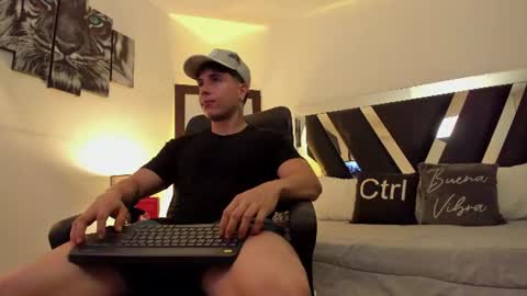Snapshot of axelmartinezz chatting on July 2026 09:54:02 PM axelmartinezz online show from July 2026 09:54:02 PM