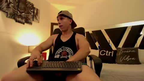 Snapshot of axelmartinezz chatting on July 2026 12:52:02 AM axelmartinezz online show from July 2026 12:52:02 AM