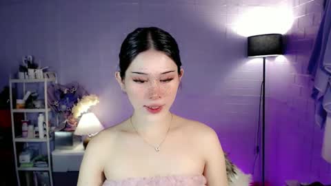 AYAHOSHILOVESYOU online show from April 2026 02:42:01 AM