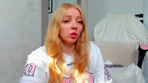 Snapshot of ayaye_ chatting on July 2026 06:17:01 AM SundyRose online show from July 2026 06:17:01 AM