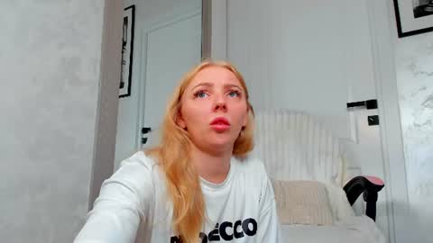Snapshot of ayaye_ chatting on July 2026 06:22:02 AM SundyRose online show from July 2026 06:22:02 AM