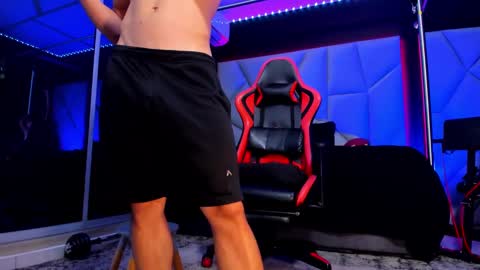 Ayden Miller online show from October 2025 02:01:02 AM