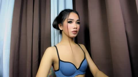 ur lovely ayi  online show from April 2026 01:41:01 PM