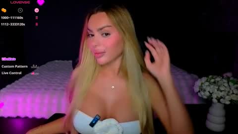 Snapshot of ayla_demir chatting on May 2026 08:03:02 PM Ayla Demir online show from May 2026 08:03:02 PM