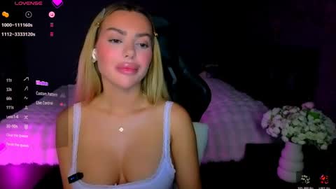 Snapshot of ayla_demir chatting on May 2026 08:04:02 PM Ayla Demir online show from May 2026 08:04:02 PM