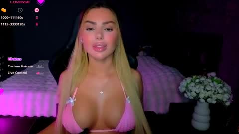 Snapshot of ayla_demir chatting on May 2026 08:06:01 PM Ayla Demir online show from May 2026 08:06:01 PM