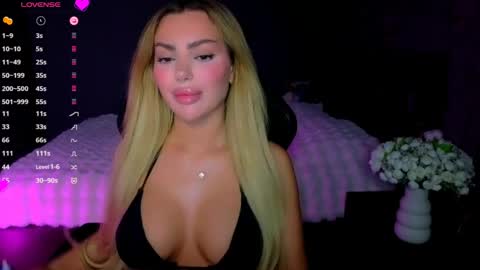 Snapshot of ayla_demir chatting on May 2026 08:06:02 PM Ayla Demir online show from May 2026 08:06:02 PM