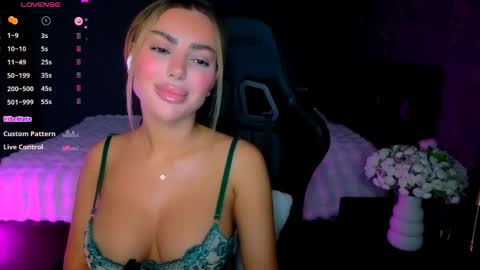 Snapshot of ayla_demir chatting on June 2026 08:11:01 PM Ayla Demir online show from June 2026 08:11:01 PM