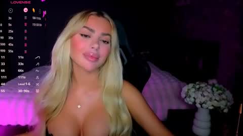 Snapshot of ayla_demir chatting on June 2026 08:07:02 PM Ayla Demir online show from June 2026 08:07:02 PM